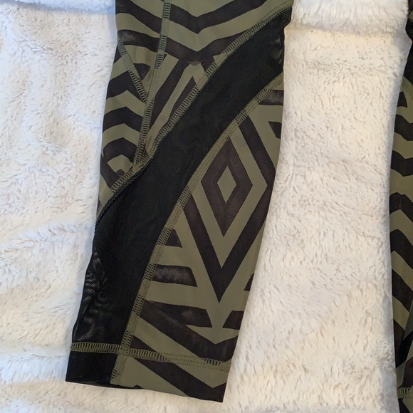 Lululemon Inspire Tight II Full On Luxtreme tights Chevron Shuffle size 6 - Picture 4 of 6